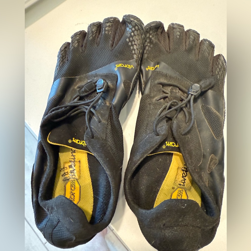 Vibram Black and Yellow FiveFingers Toe Shoes